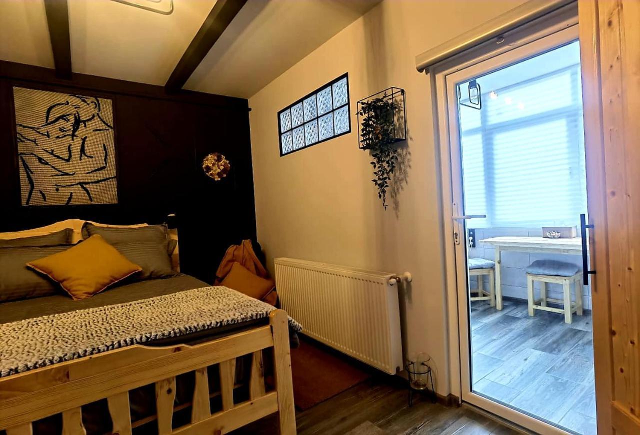 Night Lotus Apartment Hunedoara Exterior photo